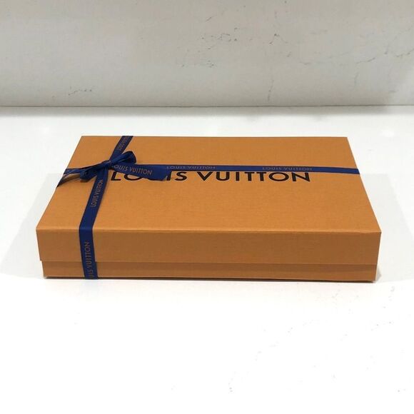 Louis Vuitton Box and ribbon - Picture 3 of 7
